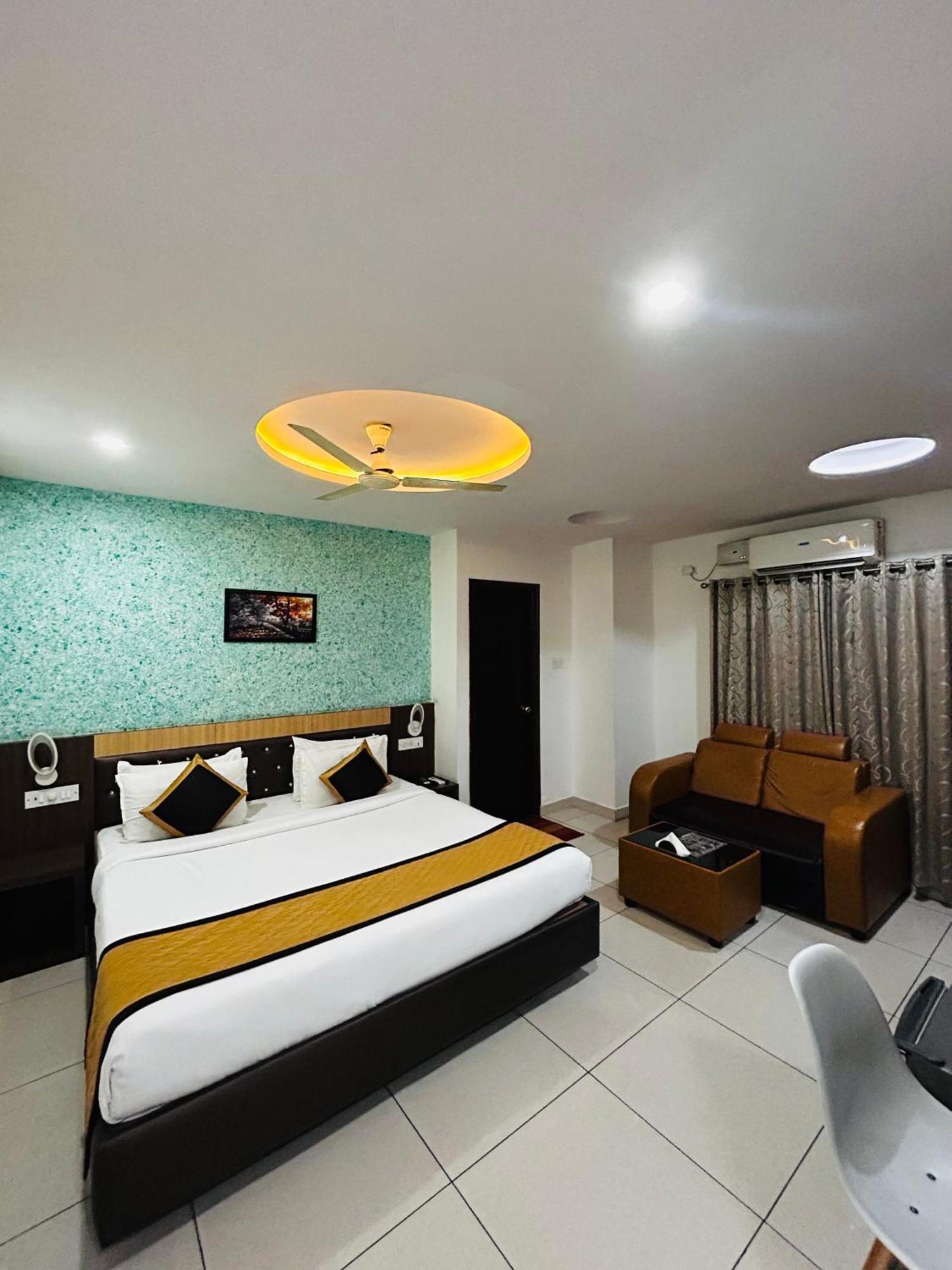 The Porch Inn Hotel/Service Apartments Bangalore Esterno foto
