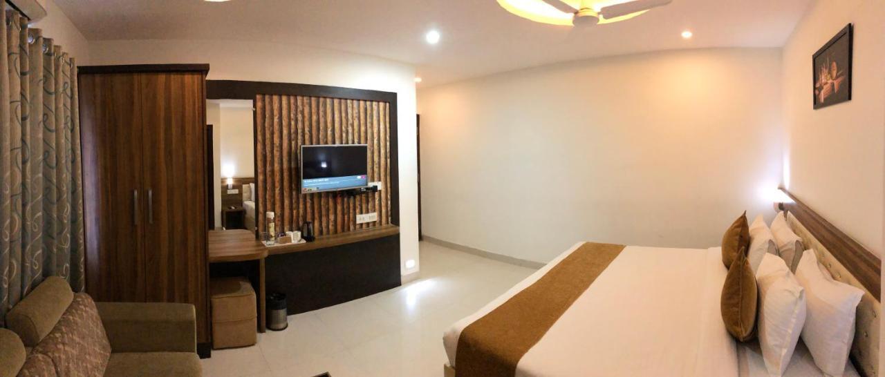 The Porch Inn Hotel/Service Apartments Bangalore Esterno foto